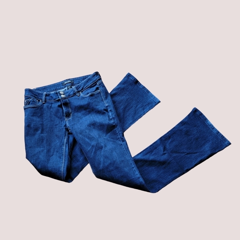 WHITE House Black Market skinny flare size 4 dark wash stretch T57.